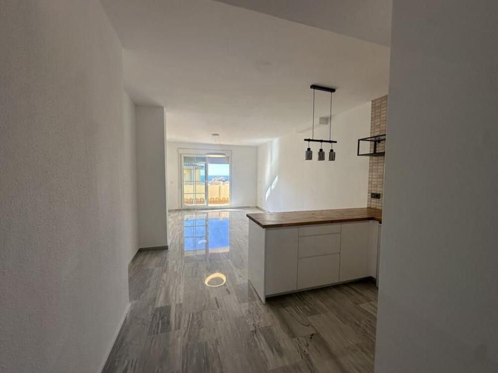 Vista exterior de Apartament en venda en Marbella amb Aire condicionat, Terrassa i Piscina