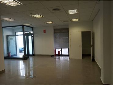 Locale commerciale in vendita a Plaza ROSARIO BERNABEU