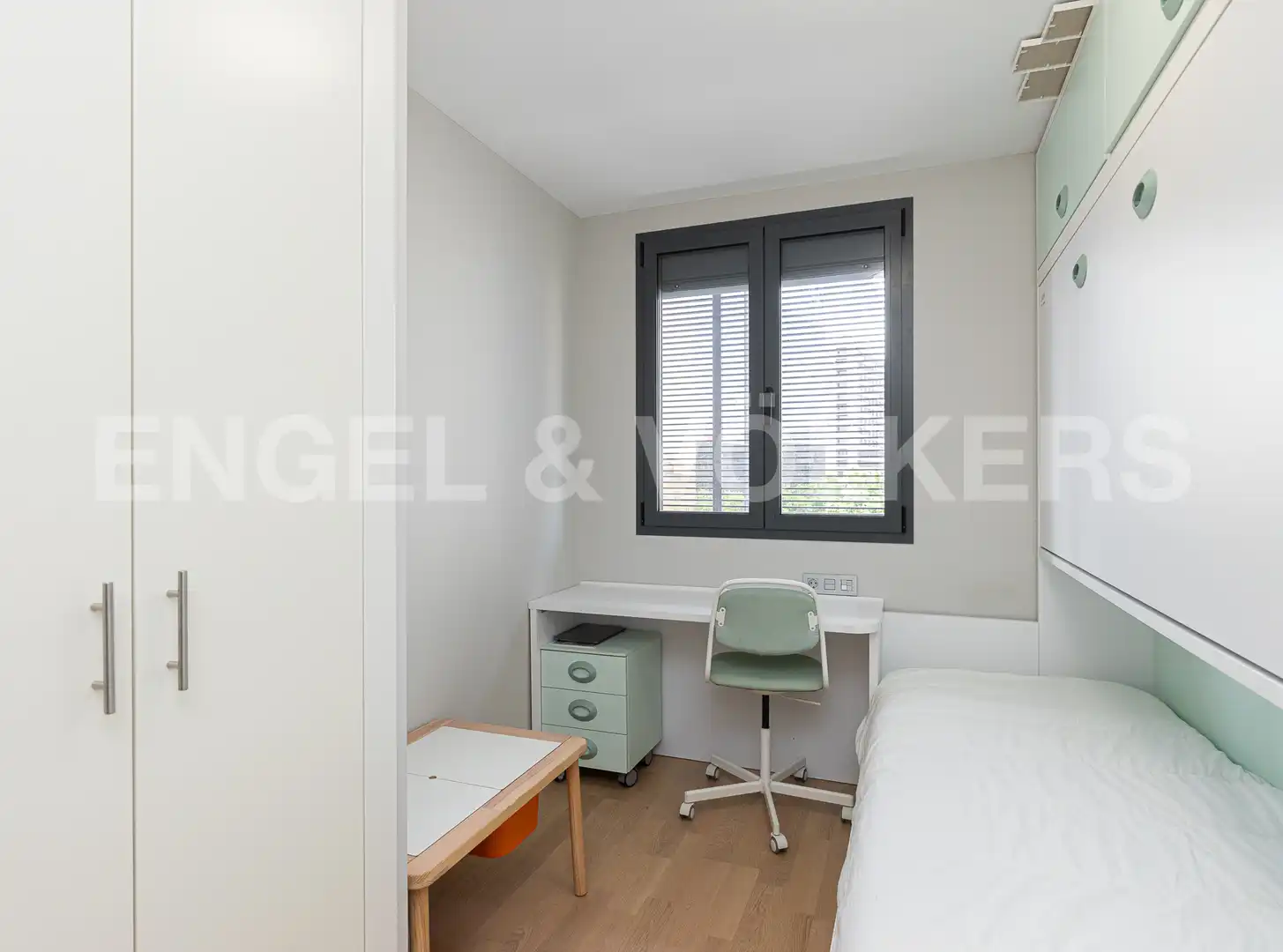 Schlafzimmer von Dachboden zum Verkauf in Barcelona mit Klimaanlage, Heizung und Parkett