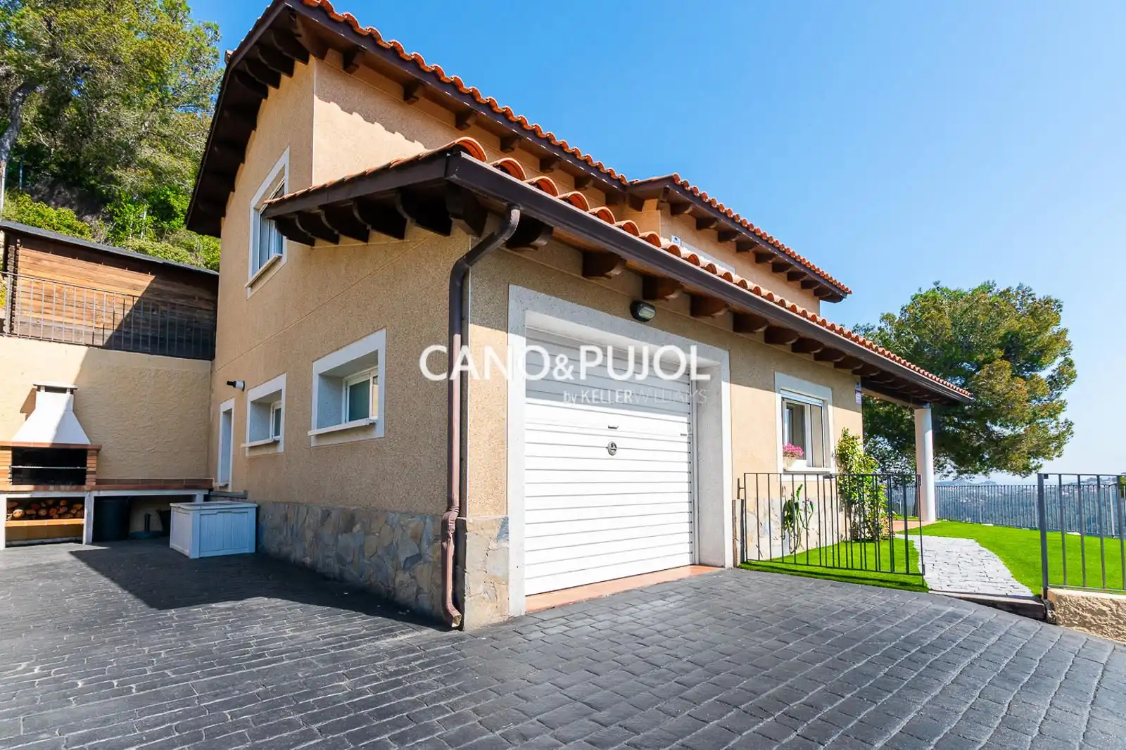 Vista exterior de Casa o chalet en venta en Corbera de Llobregat con Calefacción, Terraza y Trastero