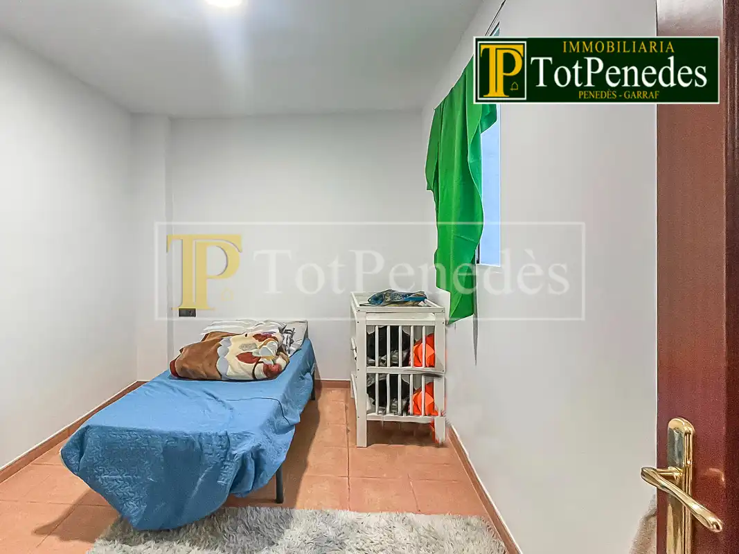 Habitación de Casa adosada en venta en Vilafranca del Penedès con Aire acondicionado, Calefacción y Terraza