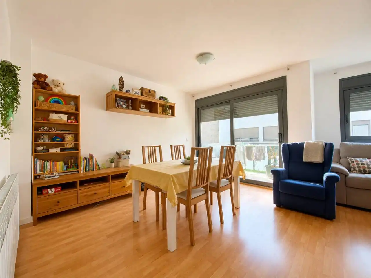 Comedor de Casa adosada en venta en Sant Joan Les Fonts con Calefacción, Parquet y Terraza