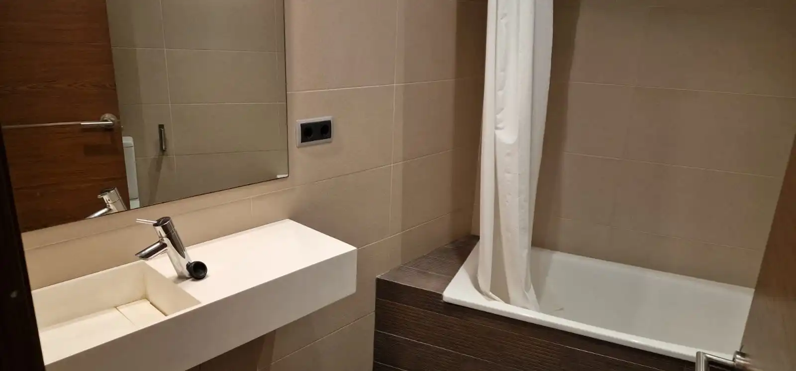 Bany de Pis en venda en Sant Feliu de Codines amb Aire condicionat, Calefacció i Piscina comunitària