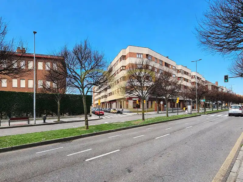 Vista exterior de Pis en venda en Gijón  amb Calefacció, Terrassa i Moblat