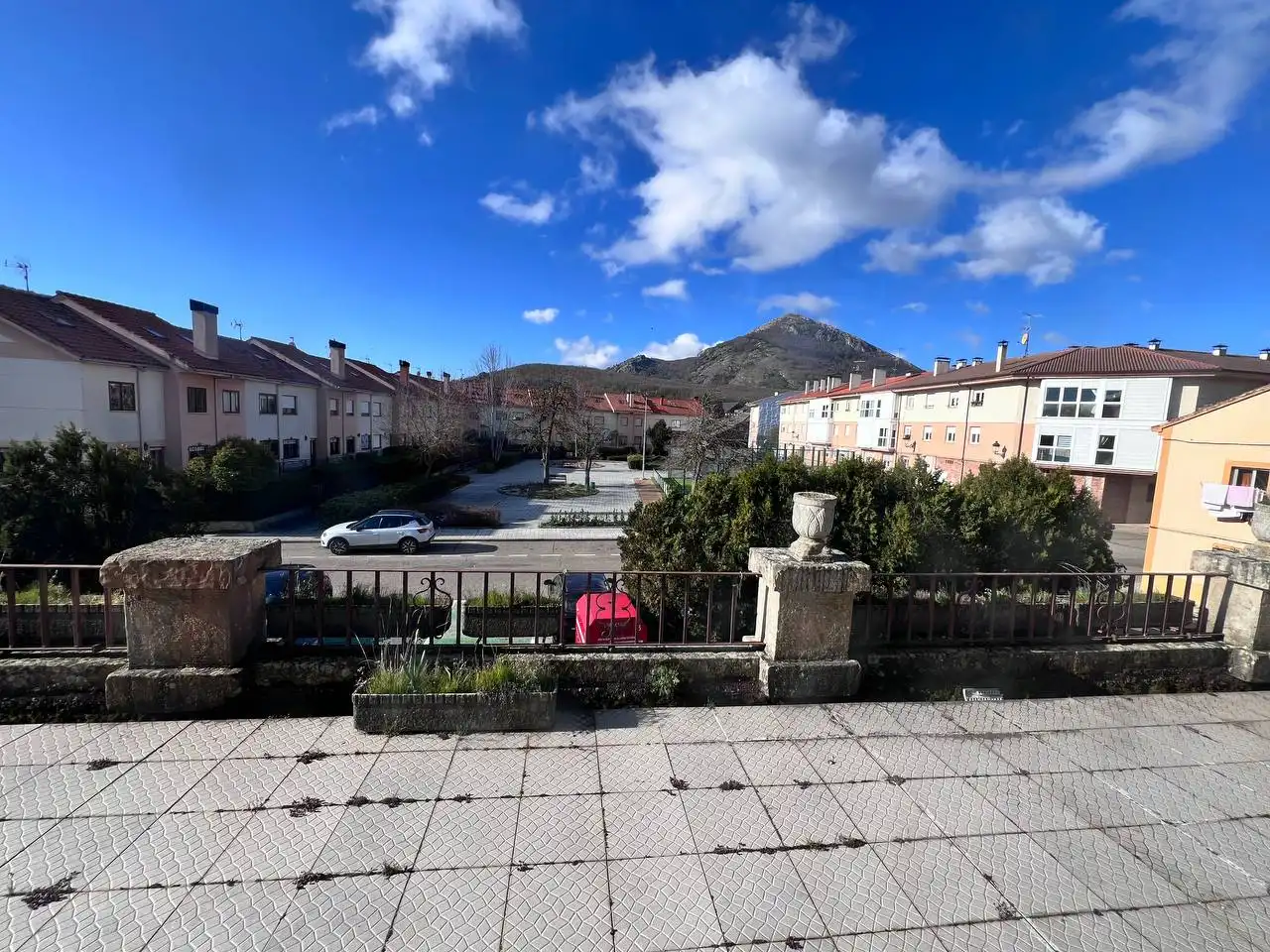Vista exterior de Edifici en venda en Cervera de Pisuerga