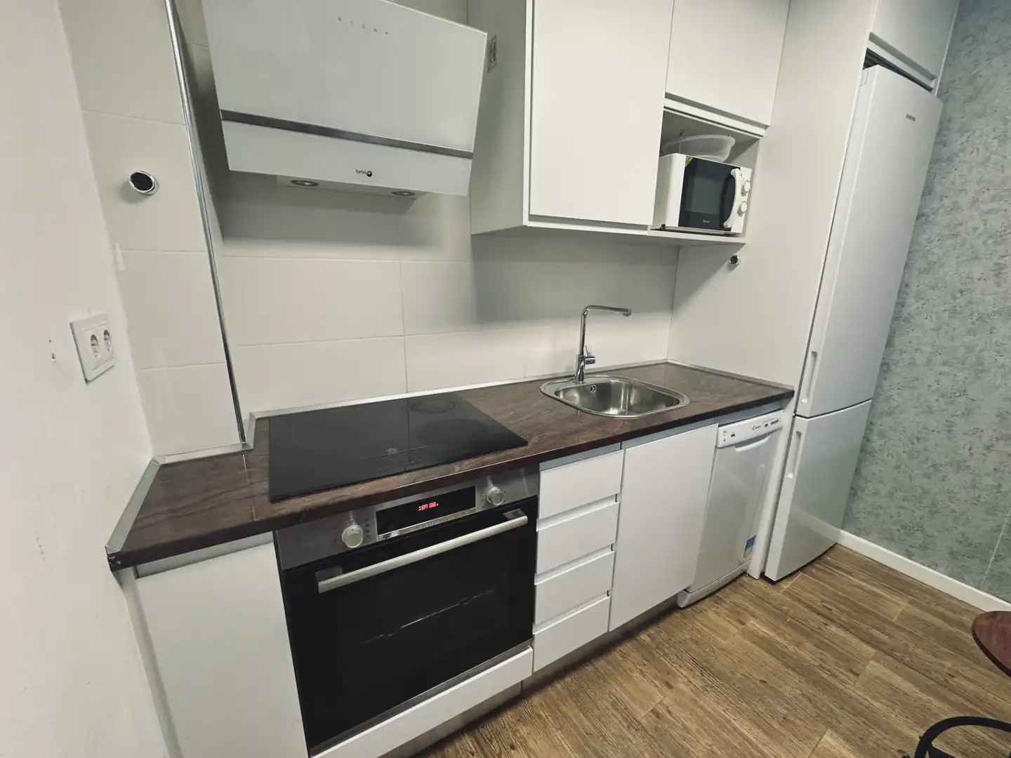 Cocina de Piso de alquiler en Zaragoza con Calefacción, Amueblado y Horno