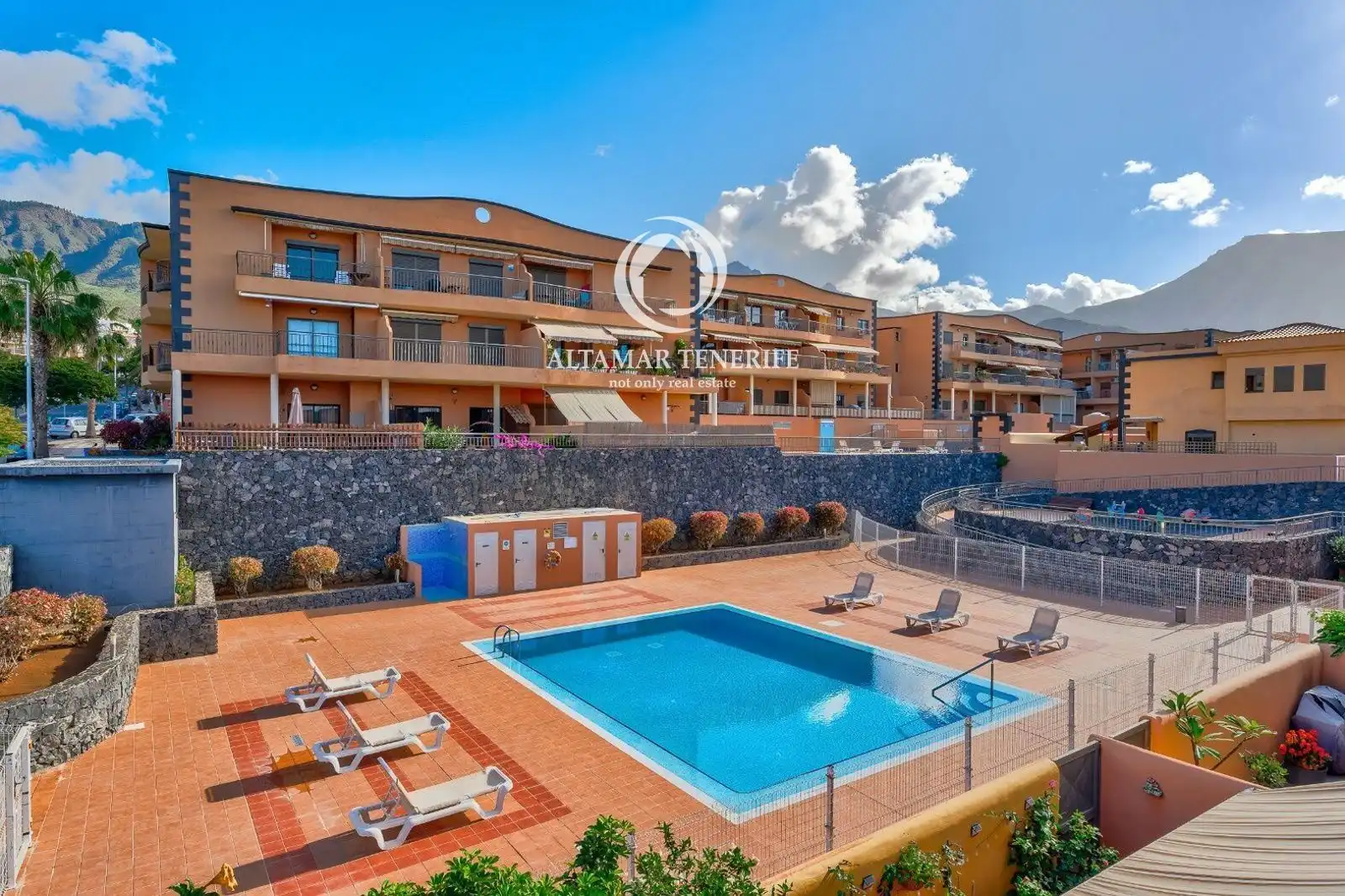 Casa a schiera con piscina in vendita a LA Botavara