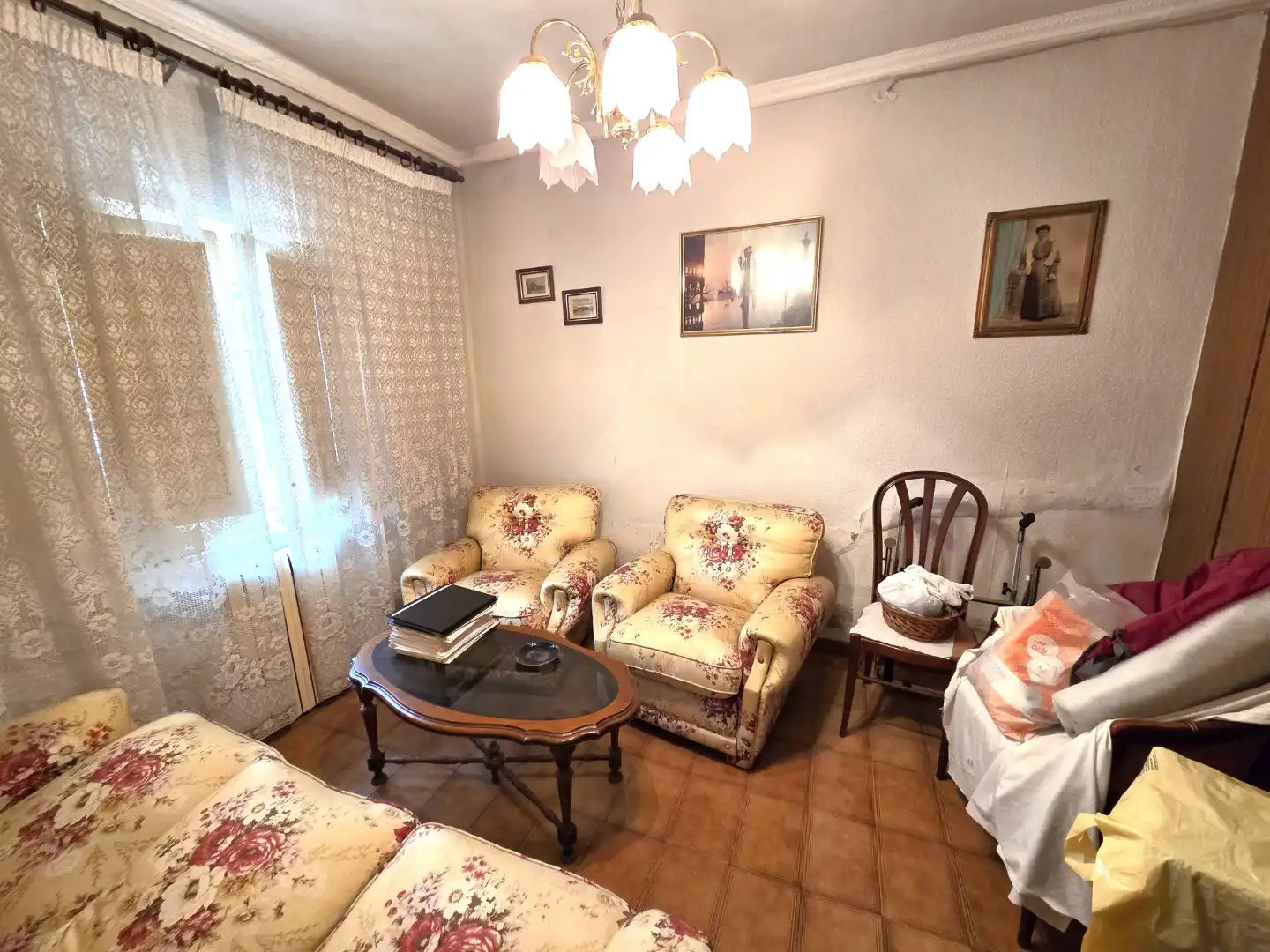 Sala d'estar de Casa adosada en venda en Burgos amb Calefacció i Jardí privat