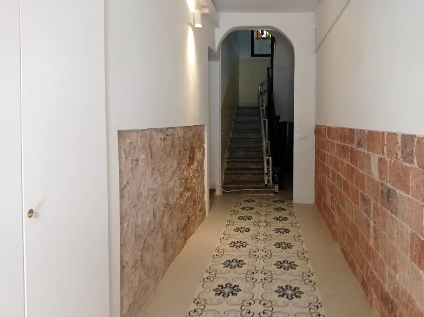 Flat for sale in Barcelona  with Air Conditioner, Balcony and Alarm
