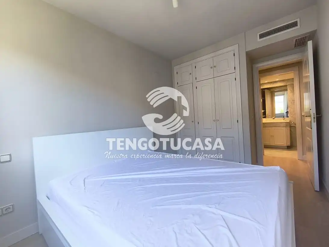 Bedroom of Flat for rent in Madrid  with Air Conditioner, Heating and Terrace