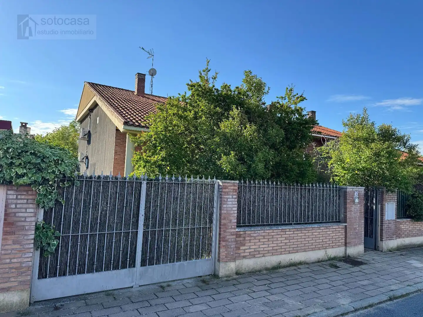 Chalet con jardín en venta en Parrillanos