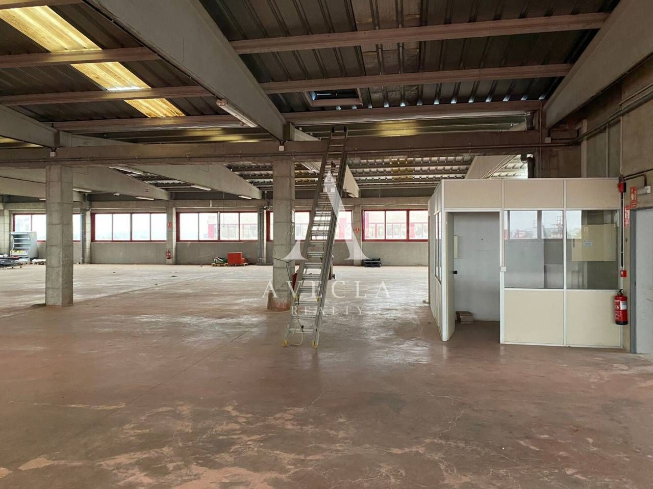 Nave industrial de alquiler en Castelldefels con Calefacción y Alarma
