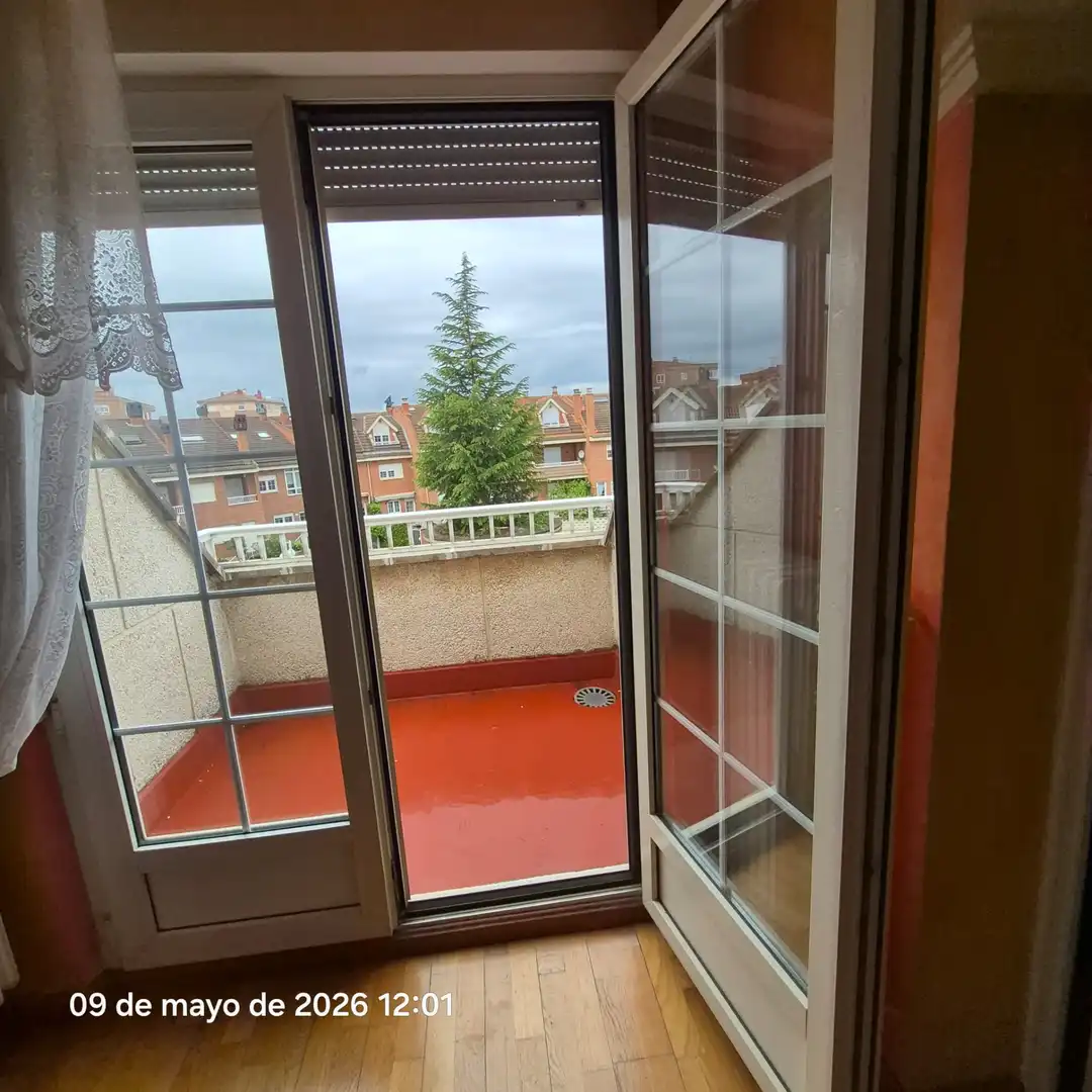 Terrassa de Casa o xalet en venda en San Andrés del Rabanedo amb Calefacció, Jardí privat i Parquet