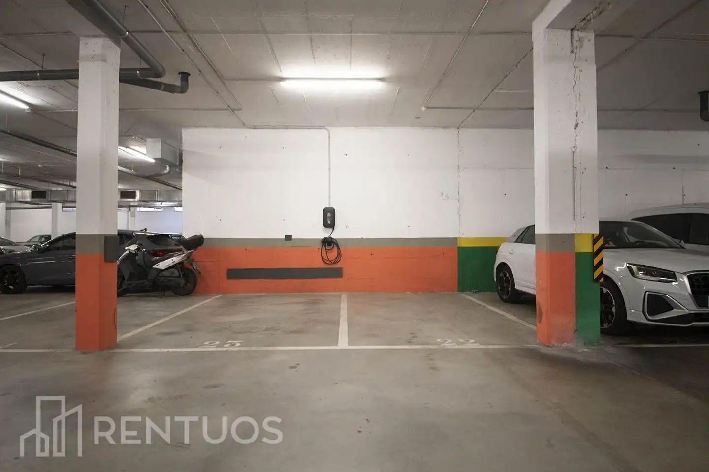 Parking of Flat for rent in Badalona  with Air Conditioner, Heating and Parquet flooring