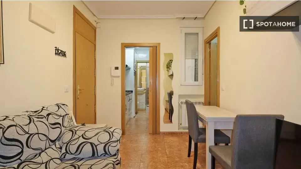Dormitori de Apartament per a compartir en Madrid amb Aire condicionat, Calefacció i Terrassa