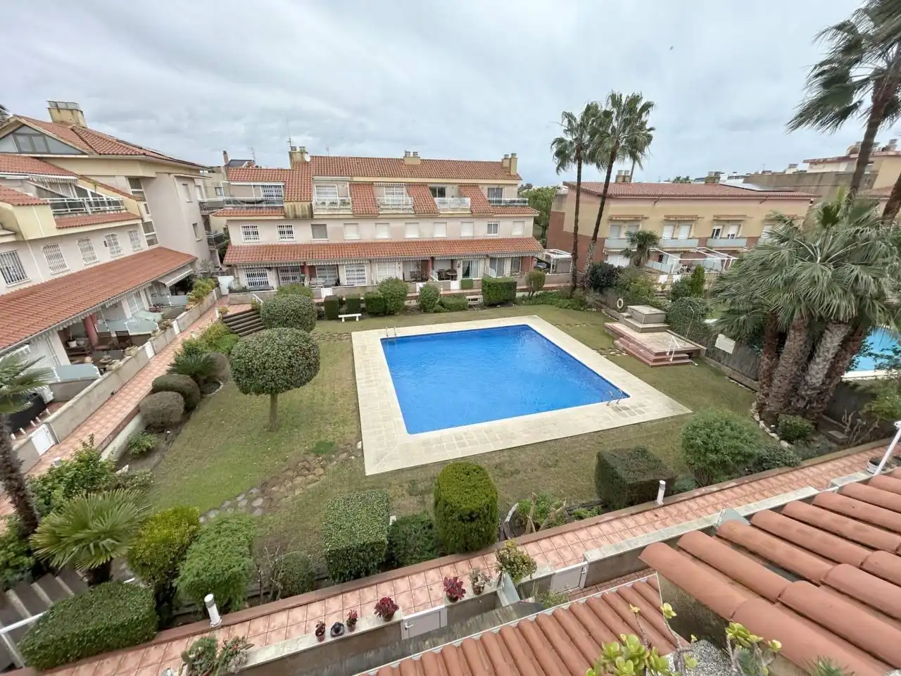 Jardí de Casa o xalet en venda en Cubelles amb Terrassa i Piscina comunitària