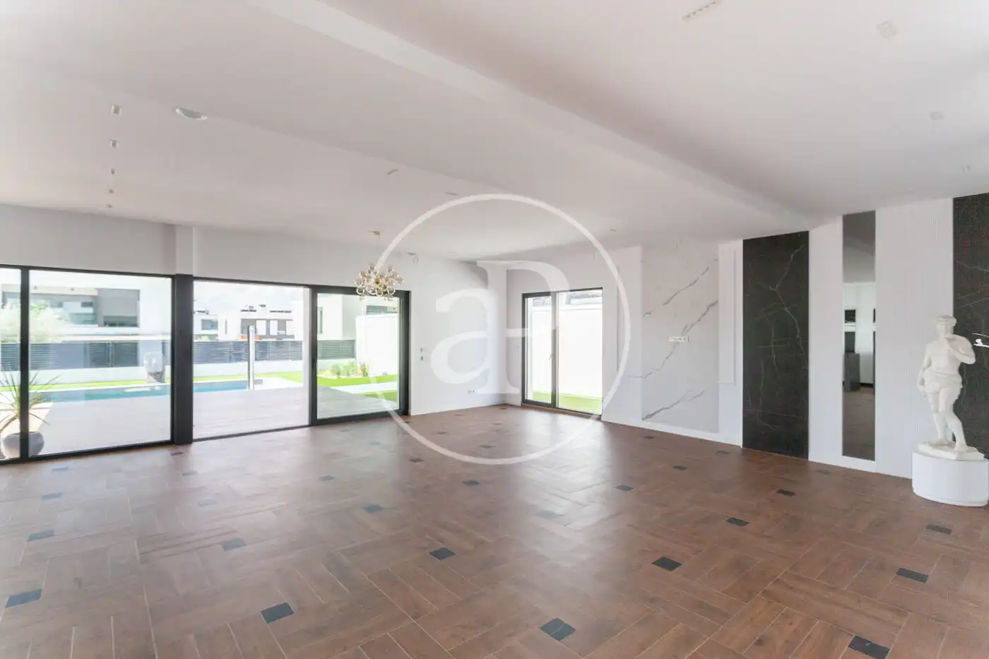 Casa aparellada amb piscina en venda a C. Tallín, imagen 5
