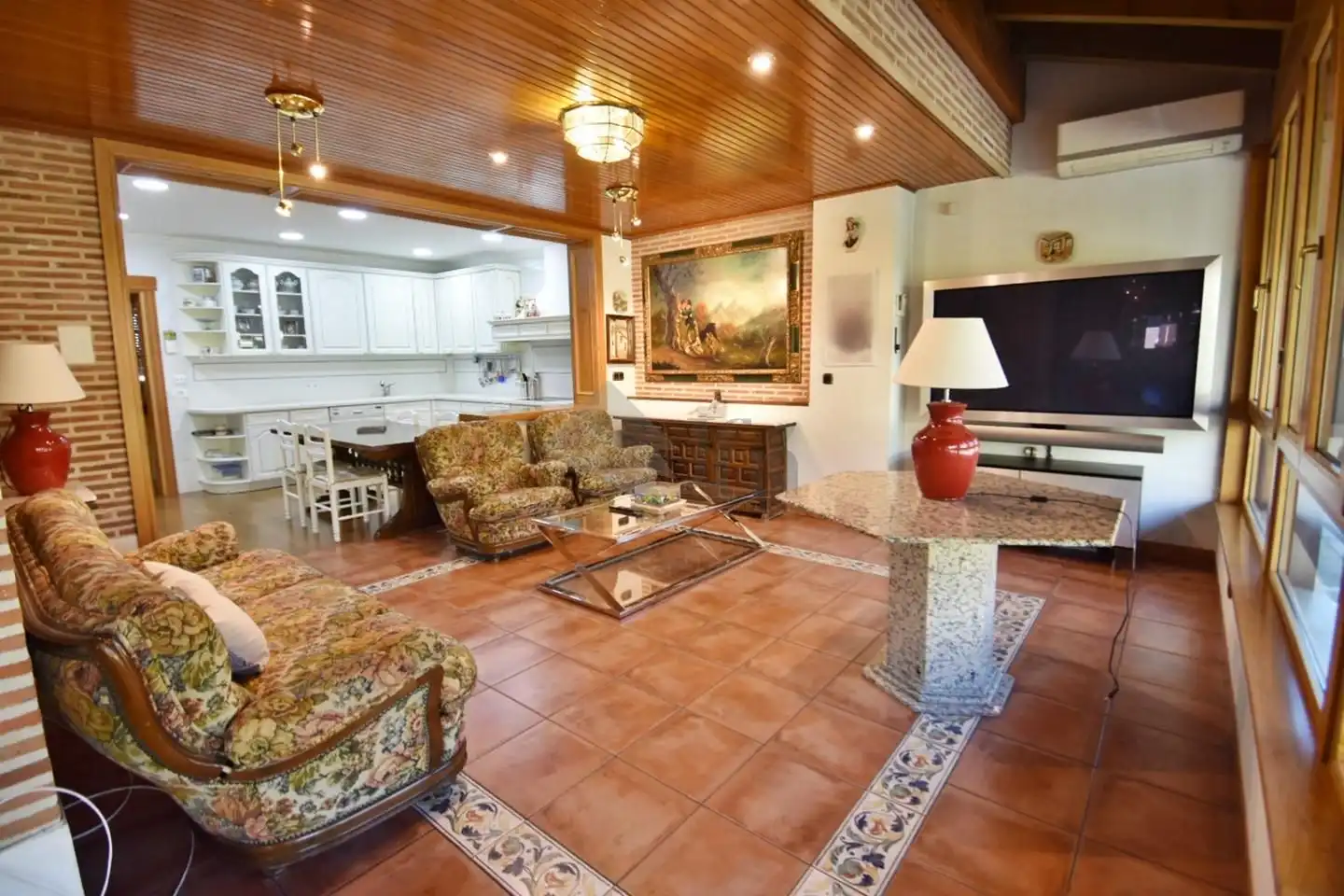 Sala d'estar de Casa o xalet en venda en Íscar amb Calefacció, Parquet i Piscina