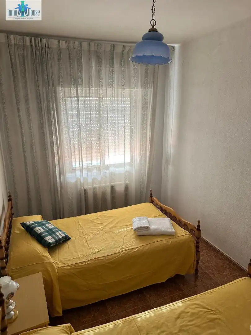 Dormitori de Casa adosada en venda en Albacete amb Calefacció, Jardí privat i Terrassa
