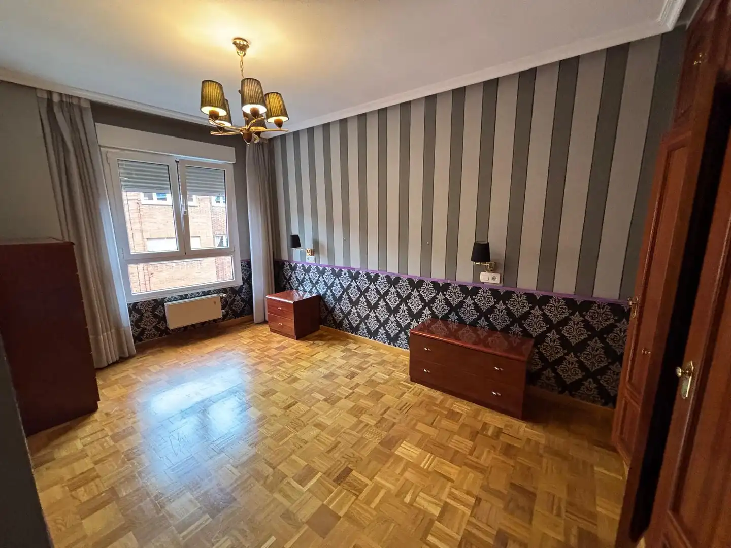 Habitación de Piso en venta en Gijón  con Calefacción, Parquet y Trastero