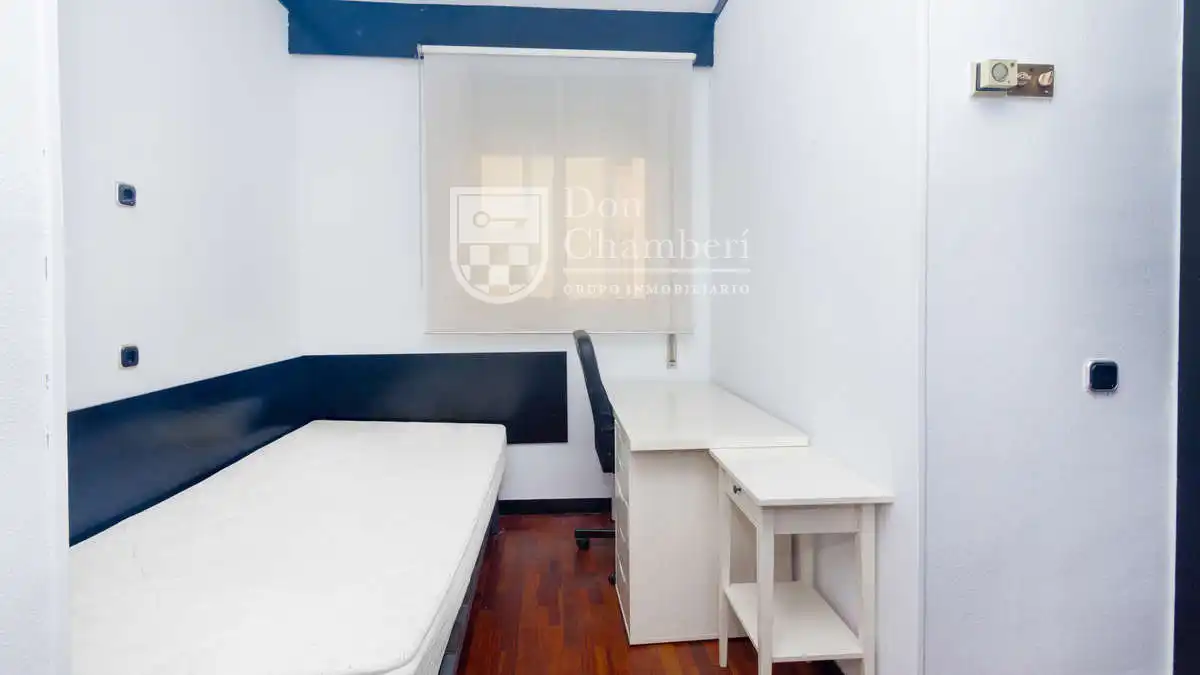 Dormitori de Dúplex de lloguer en Madrid amb Calefacció i Moblat