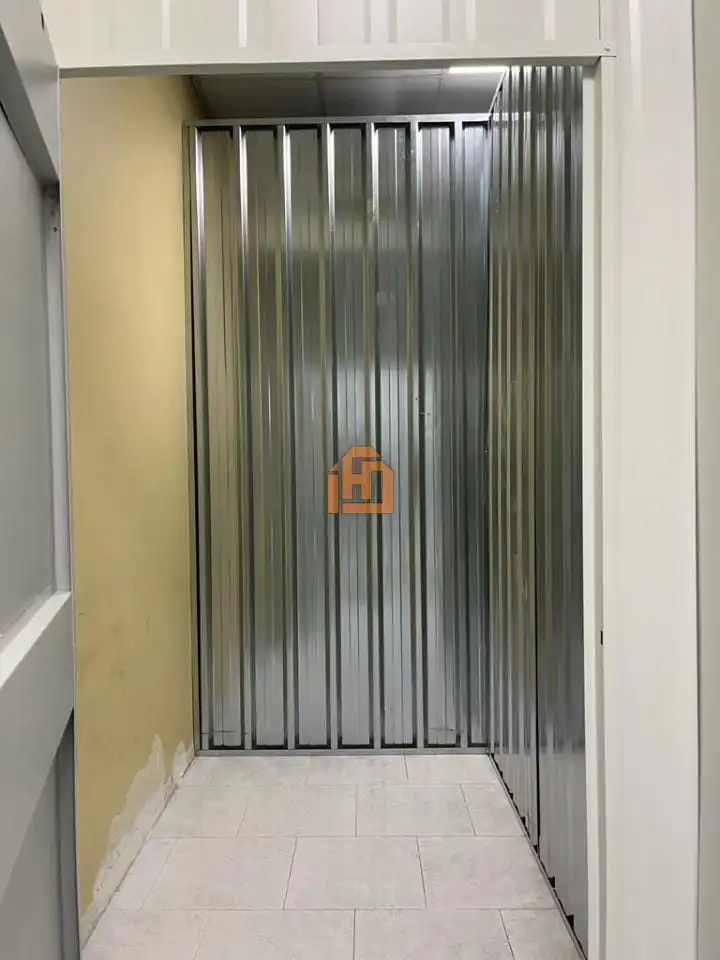 Vista exterior de Traster de lloguer en León Capital  amb Alarma