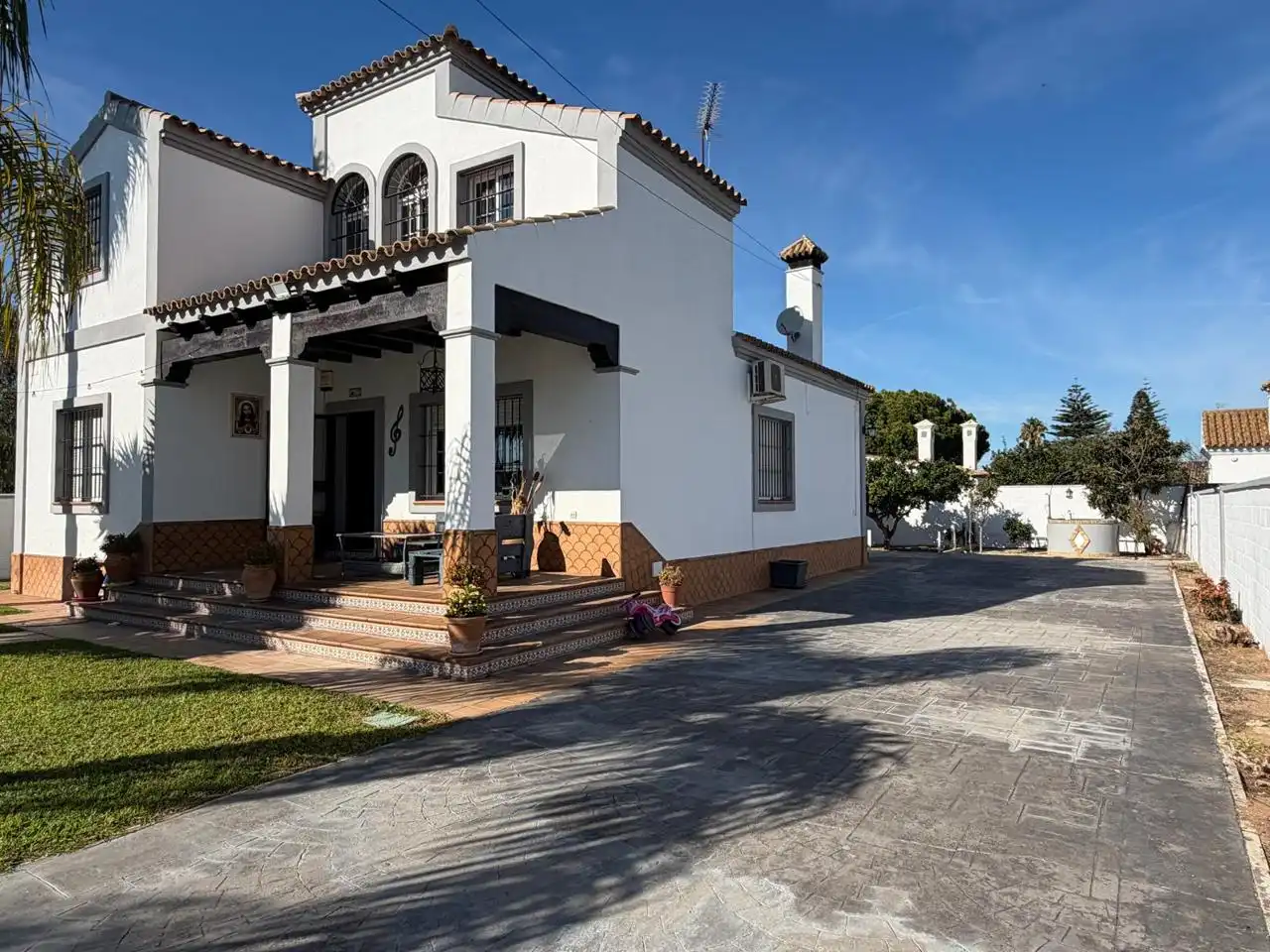 Vista exterior de Casa o chalet en venta en Chipiona con Aire acondicionado, Jardín privado y Piscina