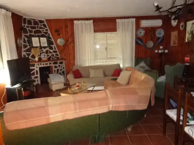 Sala de estar de Casa o chalet en venta en Navamorcuende con Aire acondicionado, Jardín privado y Trastero