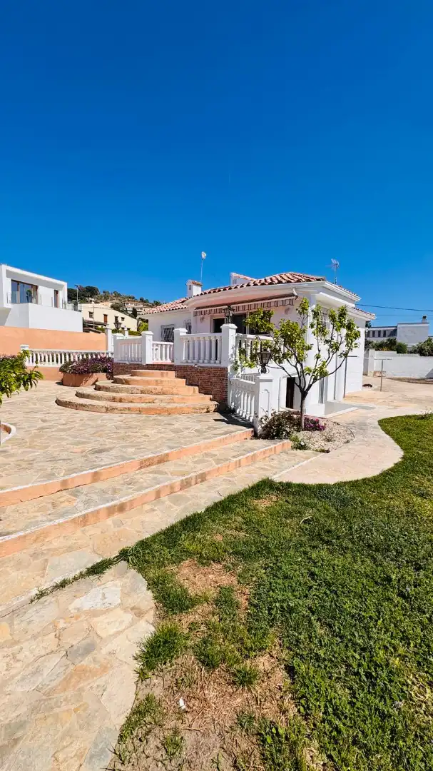 Vista exterior de Casa o xalet en venda en Vinaròs amb Aire condicionat, Calefacció i Jardí privat