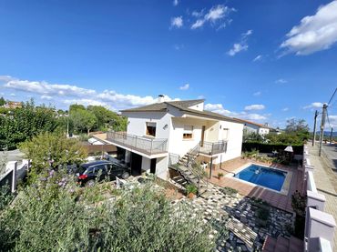 Casa amb balcó en venda a Piera