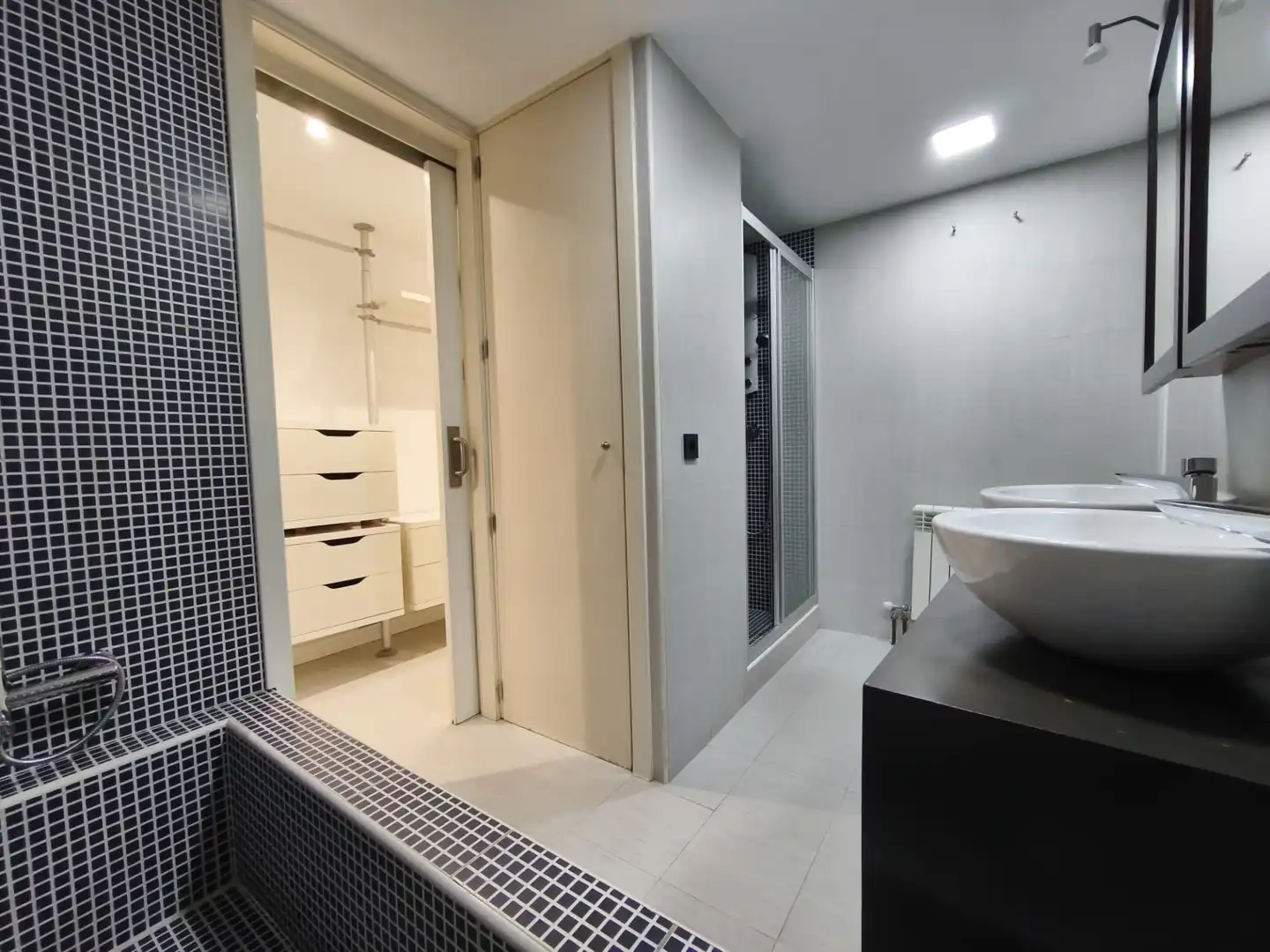 Badezimmer von Loft zur Miete in Madrid mit Klimaanlage, Heizung und Parkett