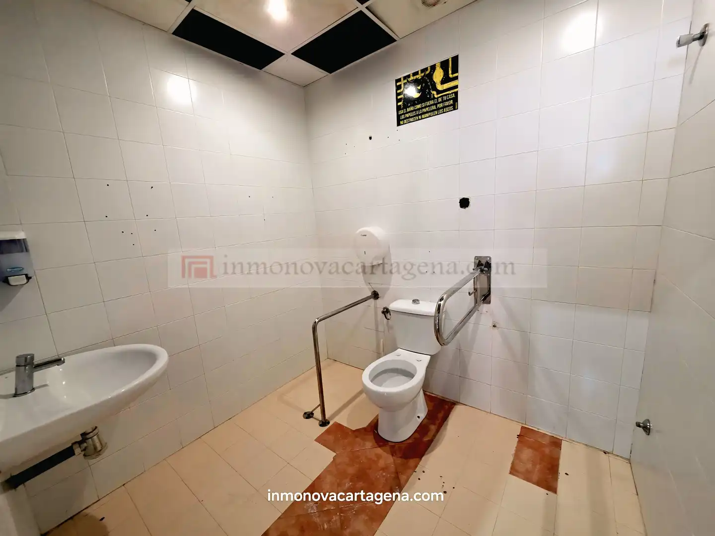 Local comercial de lloguer a Calle Carmen Conde, imagen 9
