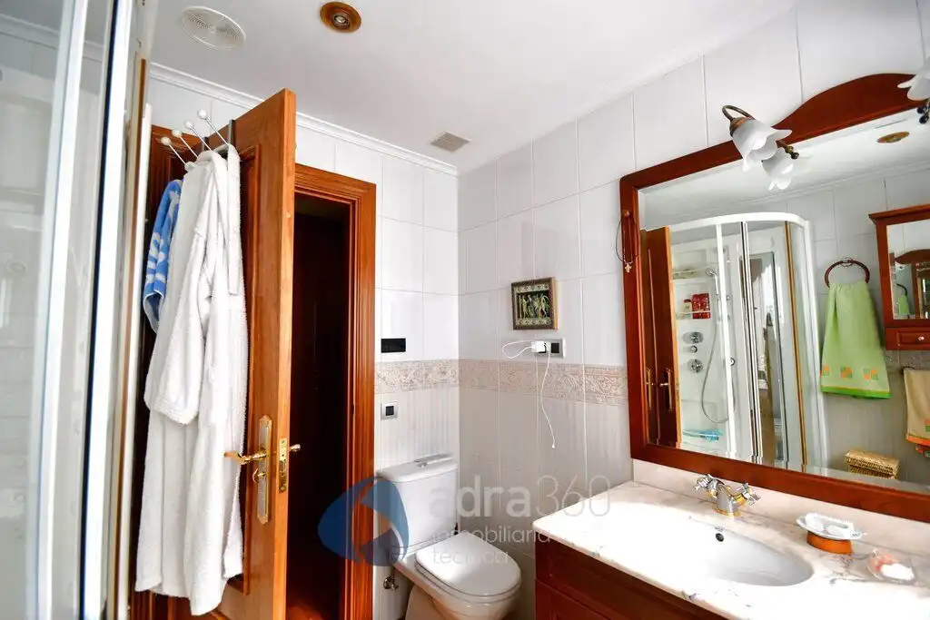 Baño de Casa adosada en venta en Lardero con Calefacción, Terraza y Trastero