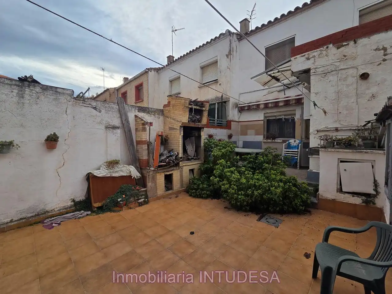 Vista exterior de Casa adosada en venda en Lourdes