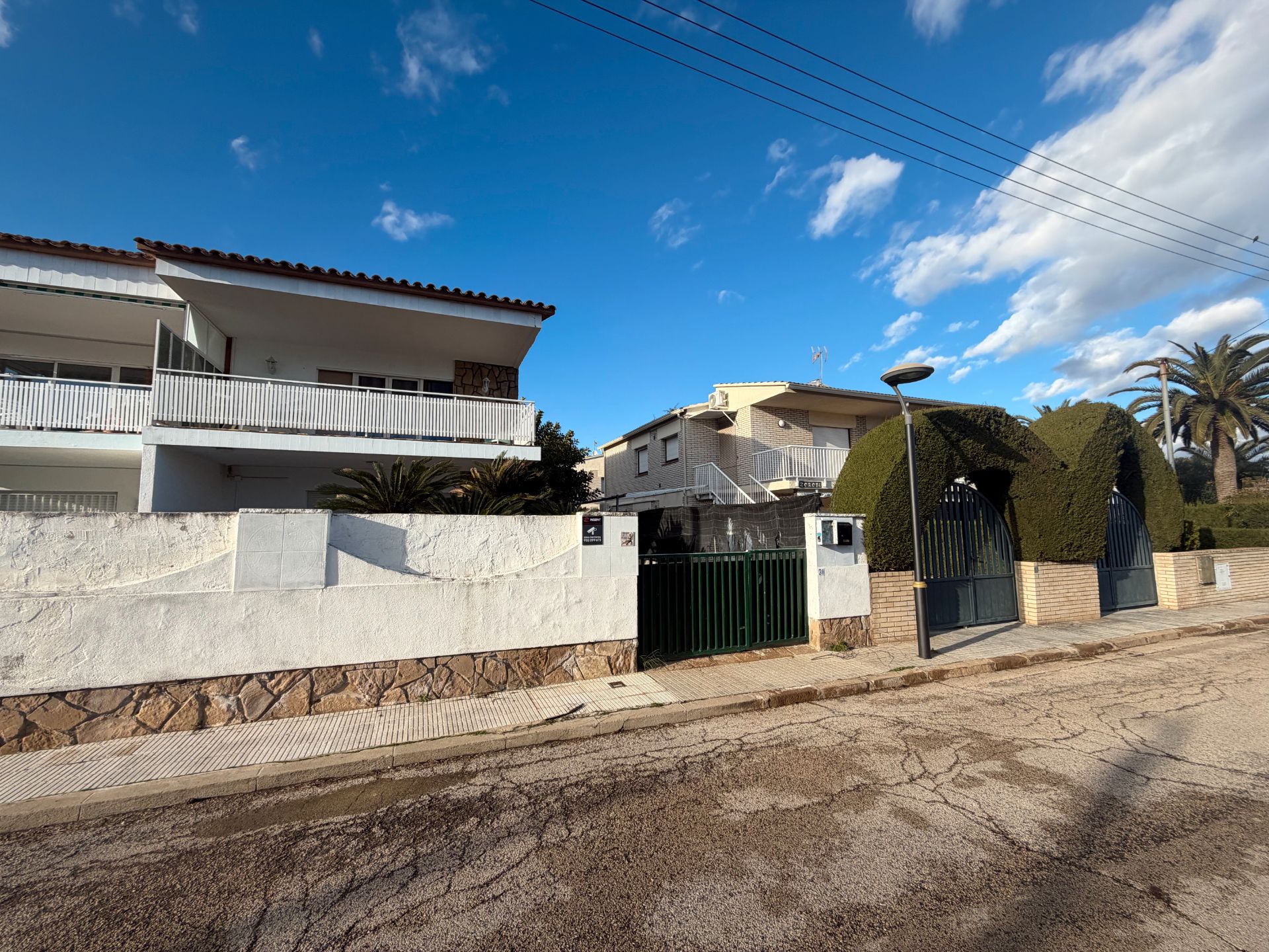 Vista exterior de Casa adosada en venda en Cambrils amb Calefacció, Jardí privat i Terrassa