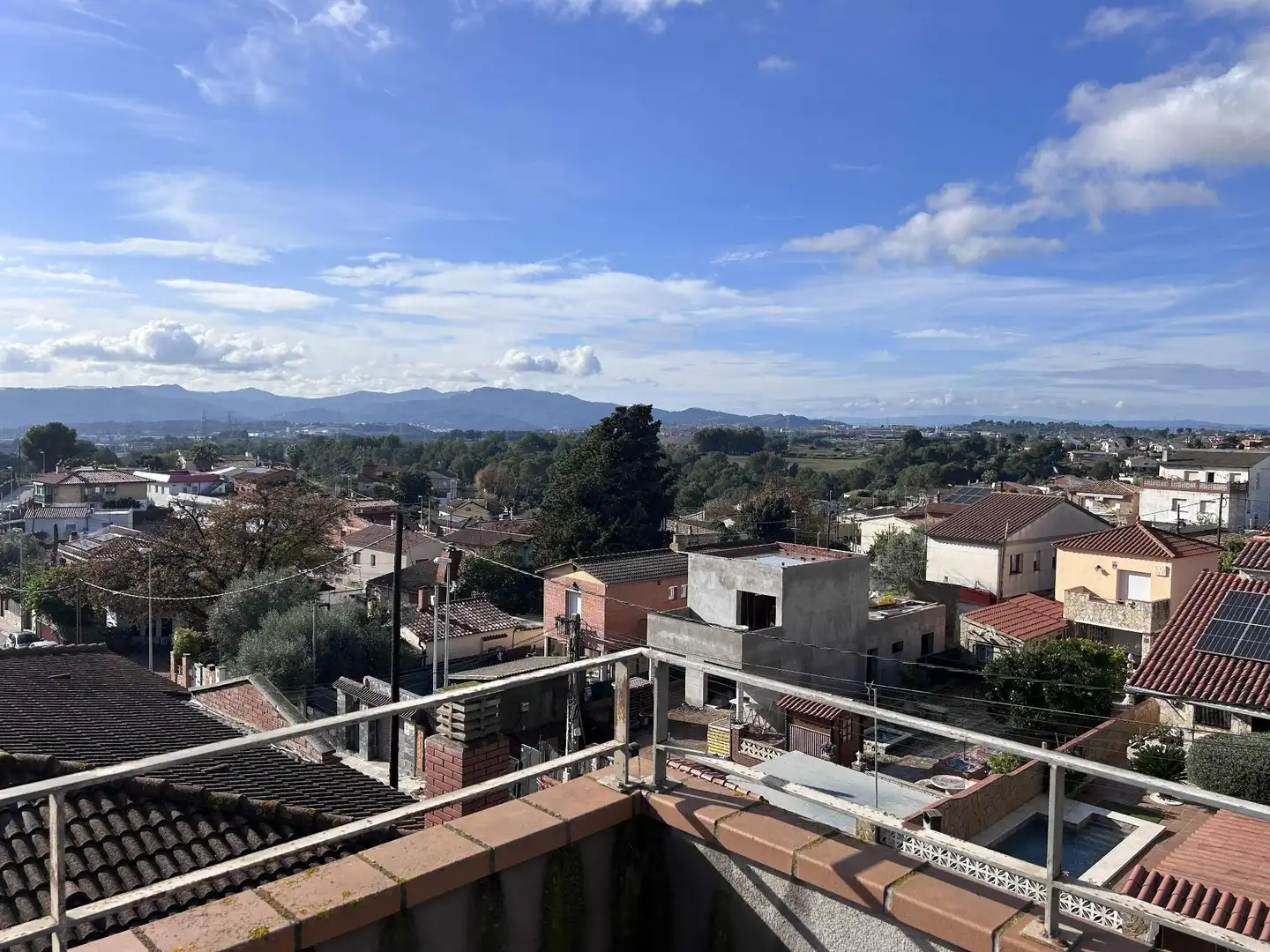 Vista exterior de Casa o chalet en venta en Rubí con Calefacción, Jardín privado y Parquet