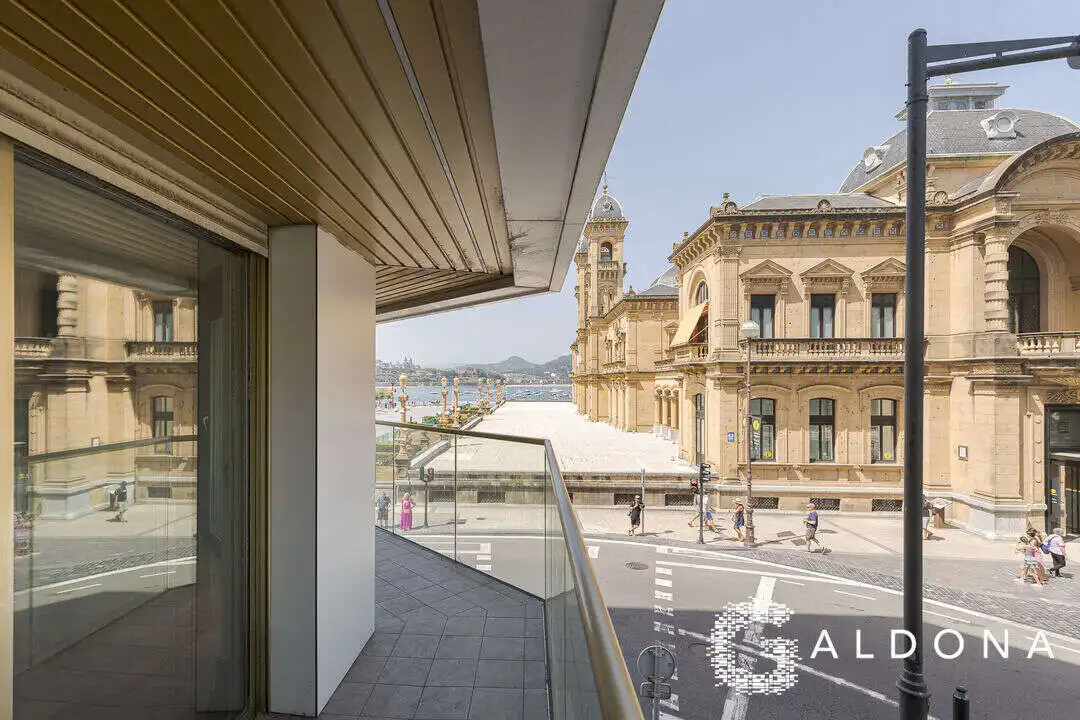 Vista exterior de Piso en venta en Donostia - San Sebastián  con Calefacción, Terraza y Balcón