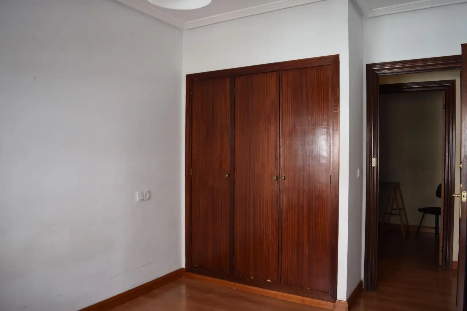 Dormitori de Pis en venda en Oviedo  amb Calefacció, Parquet i Traster