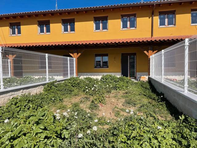 Casa adosada en Venta en Camino Baños Rioja en Herramélluri