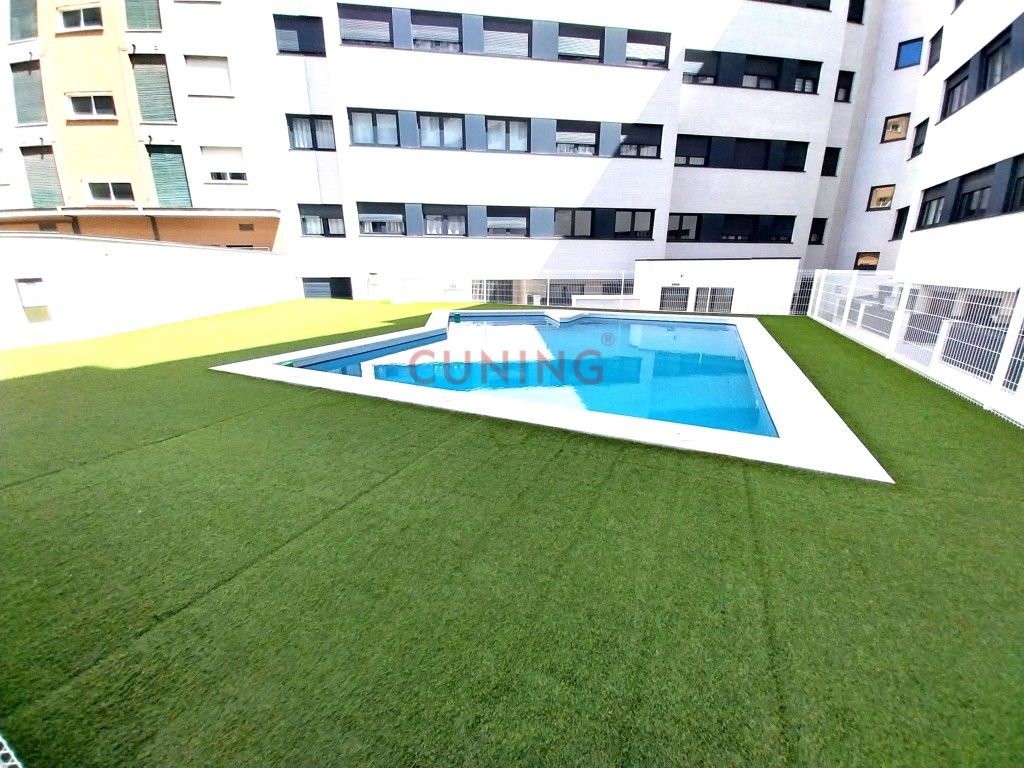 Schwimmbecken von Wohnungen zum verkauf in Cáceres Capital mit Klimaanlage, Terrasse und Schwimmbad