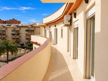 Ático con piscina en venta en Estepona Pueblo