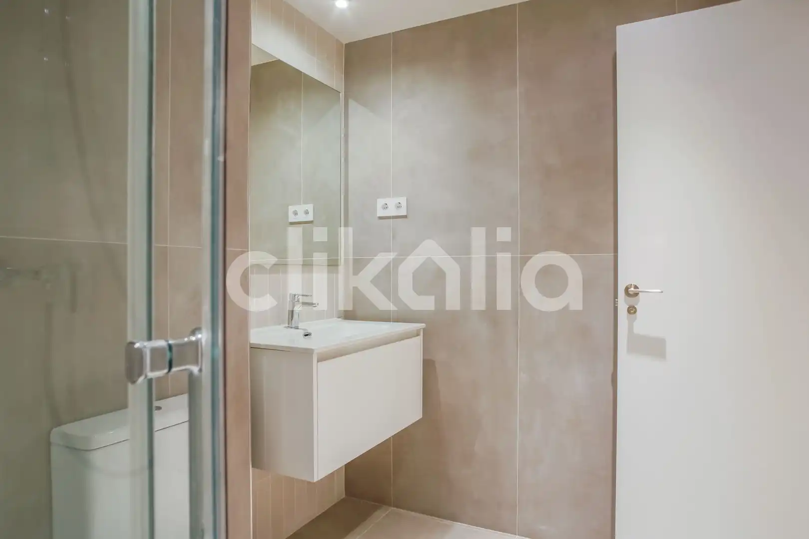 Bathroom of Flat for sale in Madrid  with Air Conditioner, Heating and Private garden