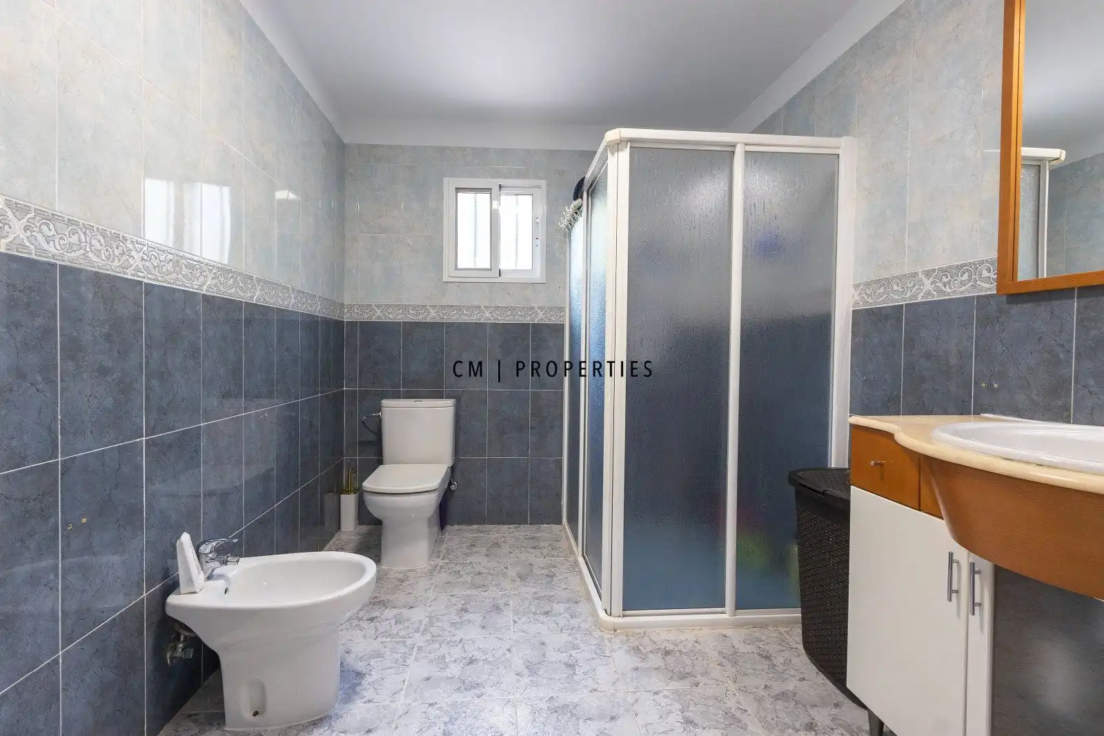Bathroom of Houses for sale in Chiva  with Air Conditioner, Heating and Terrace