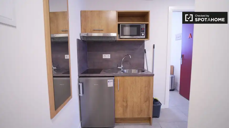 Kitchen of Flat for rent in Sevilla  with Air Conditioner, Heating and Furnished