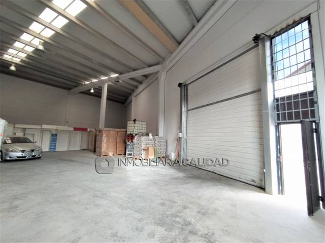 Nave industrial en Venta en Villalonquéjar