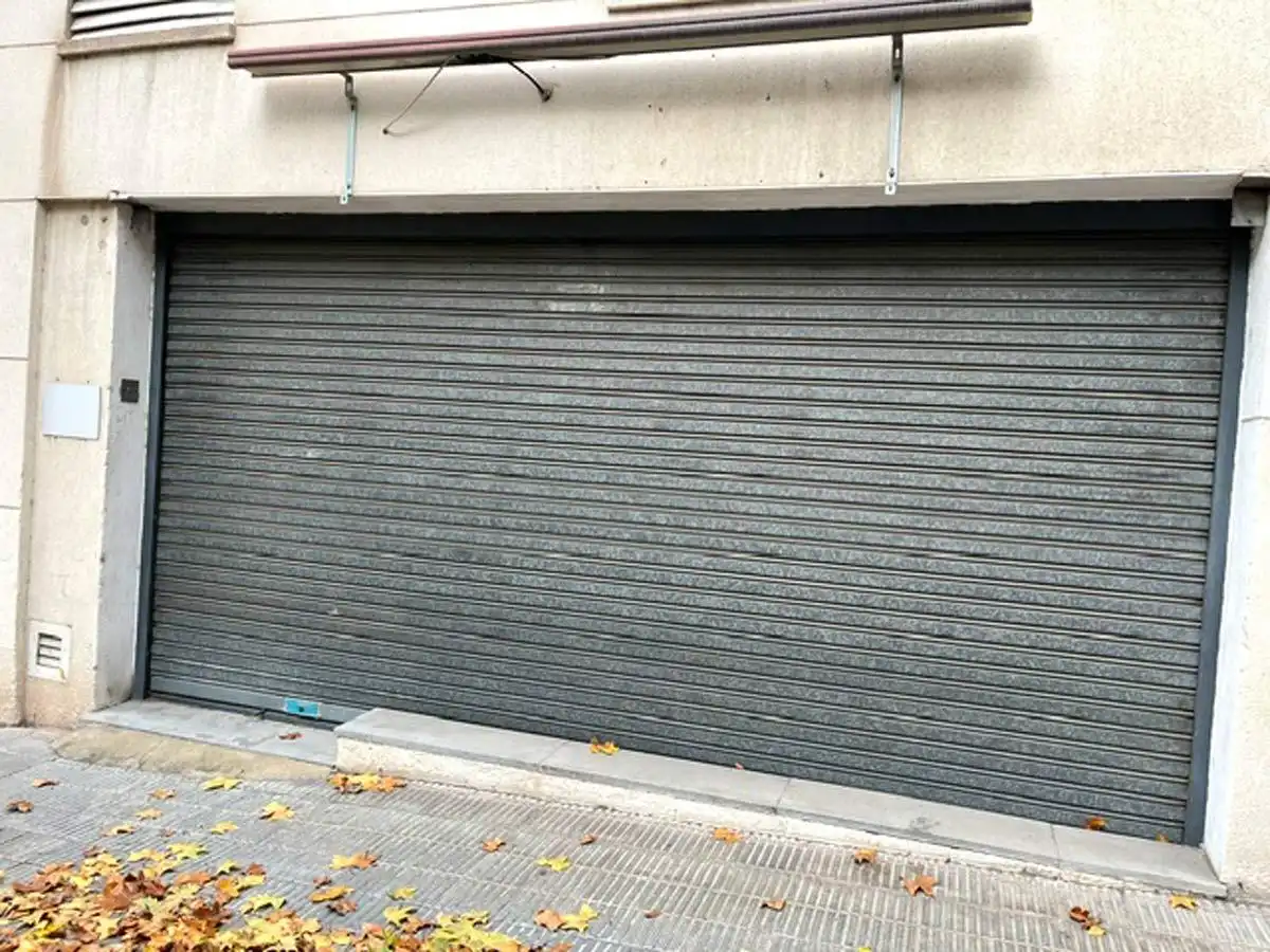 Vista exterior de Local en venta en Igualada