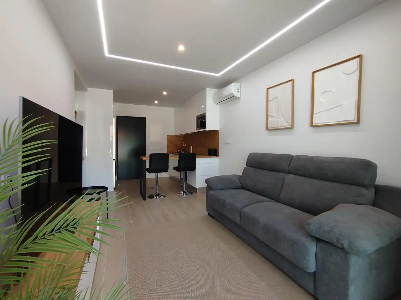 Sala d'estar de Pis de lloguer en Mogán amb Aire condicionat, Terrassa i Moblat