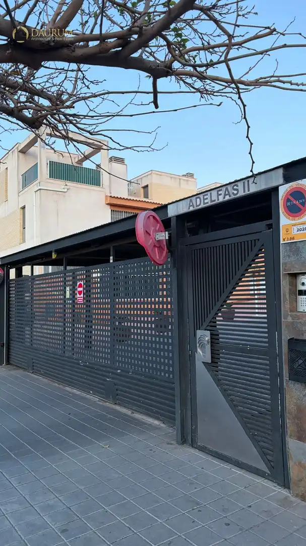 Vista exterior de Pis en venda en Alicante / Alacant amb Aire condicionat, Calefacció i Piscina