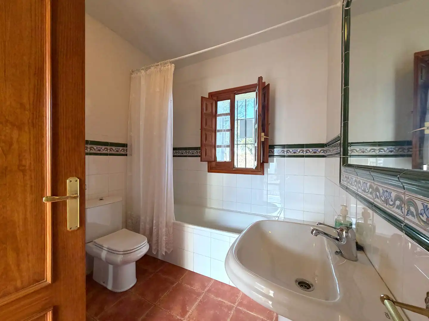 Bany de Casa o xalet en venda en La Estrella amb Calefacció, Jardí privat i Traster