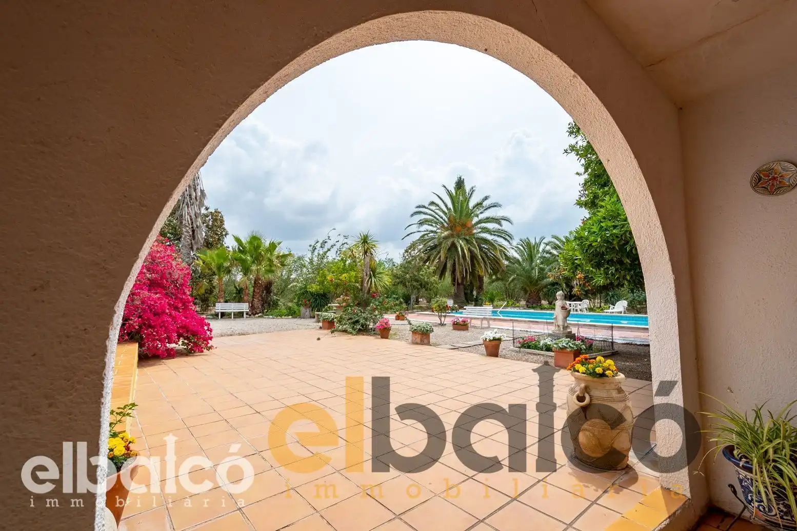 Garden of Country homes for sale in Valls  with Terrace, Swimming Pool and Furnished